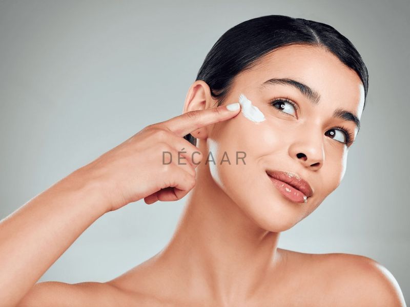  Sử dụng kem chống nắng, dưỡng ẩm